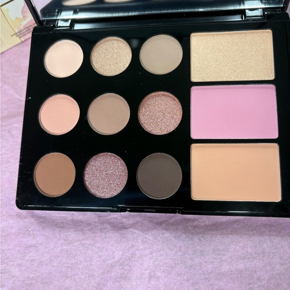 Laura Geller Other - Laura Geller Neutral and Pink Eyeshadow Palette